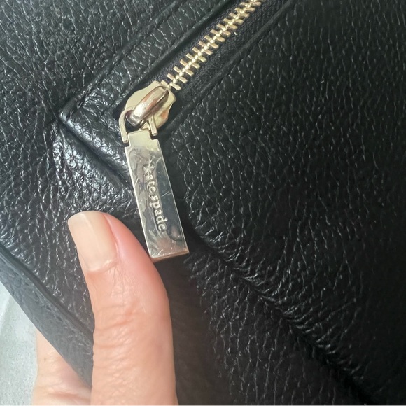 Kate Spade New York
LEILA TOP ZIP CROSSBODY Black Leather - Picture 8 of 16